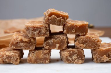 Amerikan tatlıları, ev yapımı tereyağlı şekerlemeler, şeker, tereyağı ve sütün karışımından yapılan şekerlemeler.