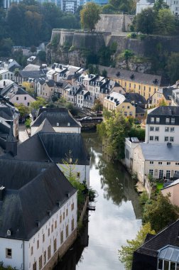 Lüksemburg veya Lüksemburg 'un başkenti Lüksemburg' un manzarası ve Avrupa Birliği 'nin sonbaharda fiili başkentlerinden biri