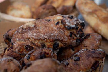 Bordeaux 'daki Fransız esnaf fırını, çavdar ve buğday ekmeği ve baget, Fransa, Fransız yemeği, kapat.