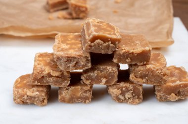 Amerikan tatlıları, ev yapımı tereyağlı şekerlemeler, şeker, tereyağı ve sütün karışımından yapılan şekerlemeler.