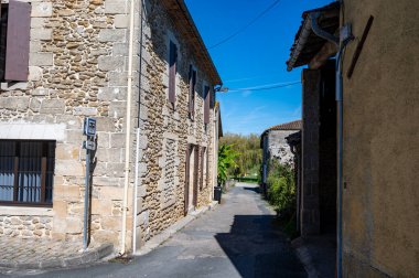 Sauternes köyü ve üzüm bağlarının manzarası, Semillon üzümlerinden yapılan tatlı Sauternes şarapları Botrytis cinerea Noble rot, Bordeaux, Fransa