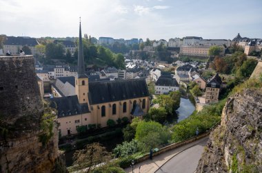 Lüksemburg veya Lüksemburg 'un başkenti Lüksemburg' un manzarası ve Avrupa Birliği 'nin sonbaharda fiili başkentlerinden biri