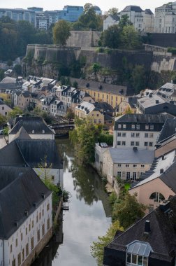 Lüksemburg veya Lüksemburg 'un başkenti Lüksemburg' un manzarası ve Avrupa Birliği 'nin sonbaharda fiili başkentlerinden biri