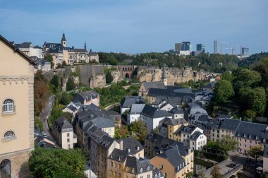 Lüksemburg veya Lüksemburg 'un başkenti Lüksemburg' un manzarası ve Avrupa Birliği 'nin sonbaharda fiili başkentlerinden biri