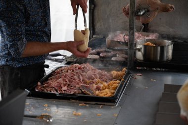 Belçika 'da sokak yemekleri, ızgara burgerler, domuz eti, beyaz lahana, hamburgerler, çörekler veya pitalar, foor court