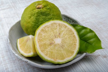 Taze olgun bergamot portakal meyveleri, Earl Grey çayı, ilaç ve kaplıca tedavilerinde kullanılan mis kokulu narenciye.