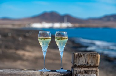 Fuerteventura 'nın güneyi, Kanarya adaları, mavi okyanus, dağlar, İspanya