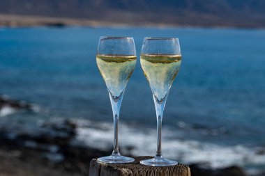 Fuerteventura 'nın güneyi, Kanarya adaları, mavi okyanus, dağlar, İspanya