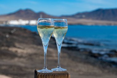 Fuerteventura 'nın güneyi, Kanarya adaları, mavi okyanus, dağlar, İspanya