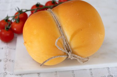 Peynir koleksiyonu, İtalyan peyniri scamorza, caciocavallo, Güney İtalya 'da inek sütünden yapılan provolone...