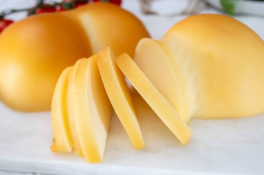 Peynir koleksiyonu, İtalyan peyniri scamorza, caciocavallo, Güney İtalya 'da inek sütünden yapılan provolone...