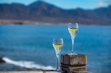 Fuerteventura 'nın güneyi, Kanarya adaları, mavi okyanus, dağlar, İspanya