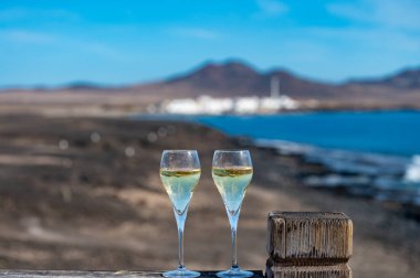 Fuerteventura 'nın güneyi, Kanarya adaları, mavi okyanus, dağlar, İspanya