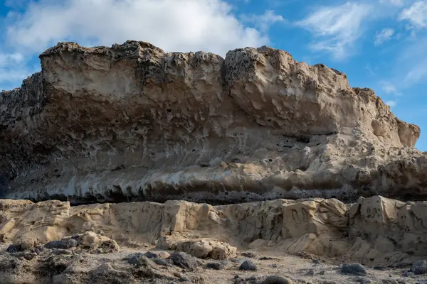Pajara 'nın kuzeyindeki Ajuy kasabasındaki mağara ağındaki Kanarya Adaları' nın en eski kayaları jeolojik mucize derin okyanus ve Kretase döneminde oluşan tortul substratlardan oluşur.