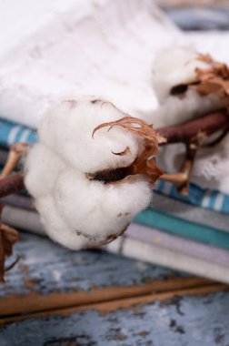Yumuşak doğal lif mutfak ve organik beyaz pamuk tokalarından yapılmış yatak tekstili.