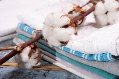 Yumuşak doğal lif mutfak ve organik beyaz pamuk tokalarından yapılmış yatak tekstili.