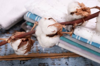 Yumuşak doğal lif mutfak ve organik beyaz pamuk tokalarından yapılmış yatak tekstili.