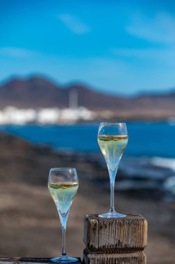 Fuerteventura 'nın güneyi, Kanarya adaları, mavi okyanus, dağlar, İspanya