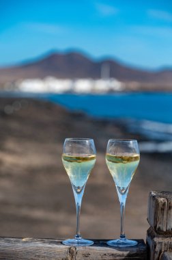 Fuerteventura 'nın güneyi, Kanarya adaları, mavi okyanus, dağlar, İspanya