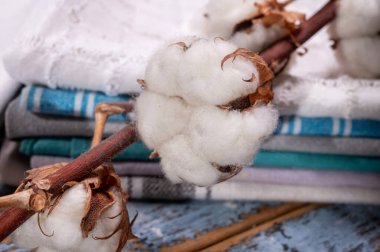 Yumuşak doğal lif mutfak ve organik beyaz pamuk tokalarından yapılmış yatak tekstili.