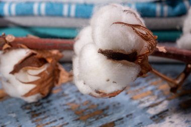 Yumuşak doğal lif mutfak ve organik beyaz pamuk tokalarından yapılmış yatak tekstili.