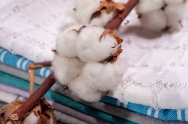 Yumuşak doğal lif mutfak ve organik beyaz pamuk tokalarından yapılmış yatak tekstili.