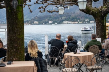Polenta e Osei di Bergamo Alta Bergamos mutfağının en ünlü spesiyalitesi sünger keki, çikolata, tereyağı, fındık kreması ve romdan yapılır.