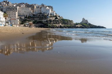 Polenta e Osei di Bergamo Alta Bergamos mutfağının en ünlü spesiyalitesi sünger keki, çikolata, tereyağı, fındık kreması ve romdan yapılır.