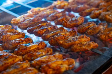 Polenta e Osei di Bergamo Alta Bergamos mutfağının en ünlü spesiyalitesi sünger keki, çikolata, tereyağı, fındık kreması ve romdan yapılır.