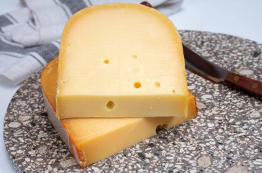 Peynir koleksiyonu, Hollanda 'da inek sütünden yapılmış Hollanda usulü sert peynirler.