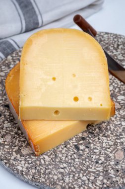 Peynir koleksiyonu, Hollanda 'da inek sütünden yapılmış Hollanda usulü sert peynirler.