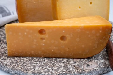 Peynir koleksiyonu, Hollanda 'da inek sütünden yapılmış Hollanda usulü sert peynirler.