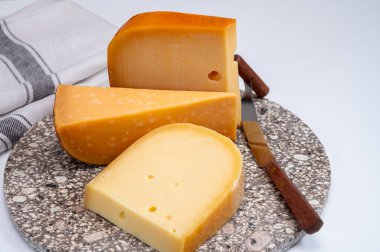 Peynir koleksiyonu, Hollanda 'da inek sütünden yapılmış Hollanda usulü sert peynirler.