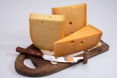 Peynir koleksiyonu, Hollanda 'da inek sütünden yapılmış Hollanda usulü sert peynirler.