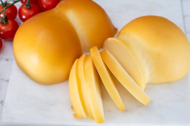 Peynir koleksiyonu, İtalyan peyniri scamorza, caciocavallo, Güney İtalya 'da inek sütünden yapılan provolone...