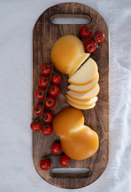 Peynir koleksiyonu, İtalyan peyniri scamorza, caciocavallo, Güney İtalya 'da inek sütünden yapılan provolone...