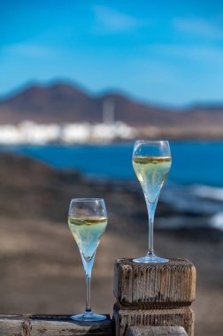 Fuerteventura 'nın güneyi, Kanarya adaları, mavi okyanus, dağlar, İspanya