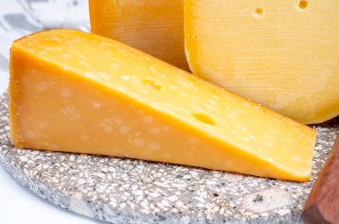 Peynir koleksiyonu, Hollanda 'da inek sütünden yapılmış Hollanda usulü sert peynirler.