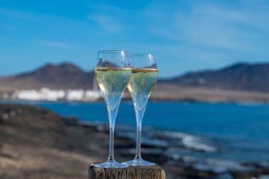 Fuerteventura 'nın güneyi, Kanarya adaları, mavi okyanus, dağlar, İspanya