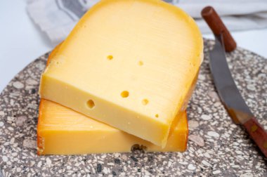 Peynir koleksiyonu, Hollanda 'da inek sütünden yapılmış Hollanda usulü sert peynirler.