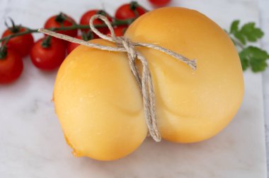 Peynir koleksiyonu, İtalyan peyniri scamorza, caciocavallo, Güney İtalya 'da inek sütünden yapılan provolone...