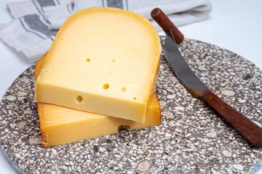 Peynir koleksiyonu, Hollanda 'da inek sütünden yapılmış Hollanda usulü sert peynirler.