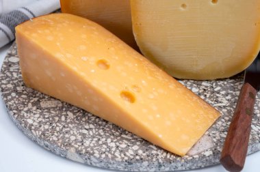 Peynir koleksiyonu, Hollanda 'da inek sütünden yapılmış Hollanda usulü sert peynirler.