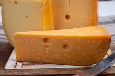 Peynir koleksiyonu, Hollanda 'da inek sütünden yapılmış Hollanda usulü sert peynirler.