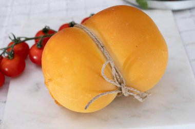 Peynir koleksiyonu, İtalyan peyniri scamorza, caciocavallo, Güney İtalya 'da inek sütünden yapılan provolone...