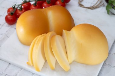 Peynir koleksiyonu, İtalyan peyniri scamorza, caciocavallo, Güney İtalya 'da inek sütünden yapılan provolone...