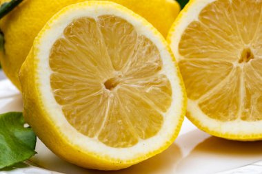 Sorrento 'dan taze taze organik sarı İtalyan limonları, yeni hasat.