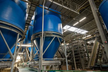 Hollanda 'da hasat, depolama, sıralama, yıkama, kesme, paketleme ve tarımdan sonra taze sebze işleme ekipmanları