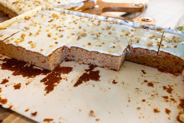 Vejetaryen havuçlu glütensiz kek.