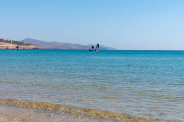 Kum tepeleri ve Sotavento sahilinin mavi turkuaz suyu, Costa Calma, Fuerteventura, Kanarya Adaları, İspanya